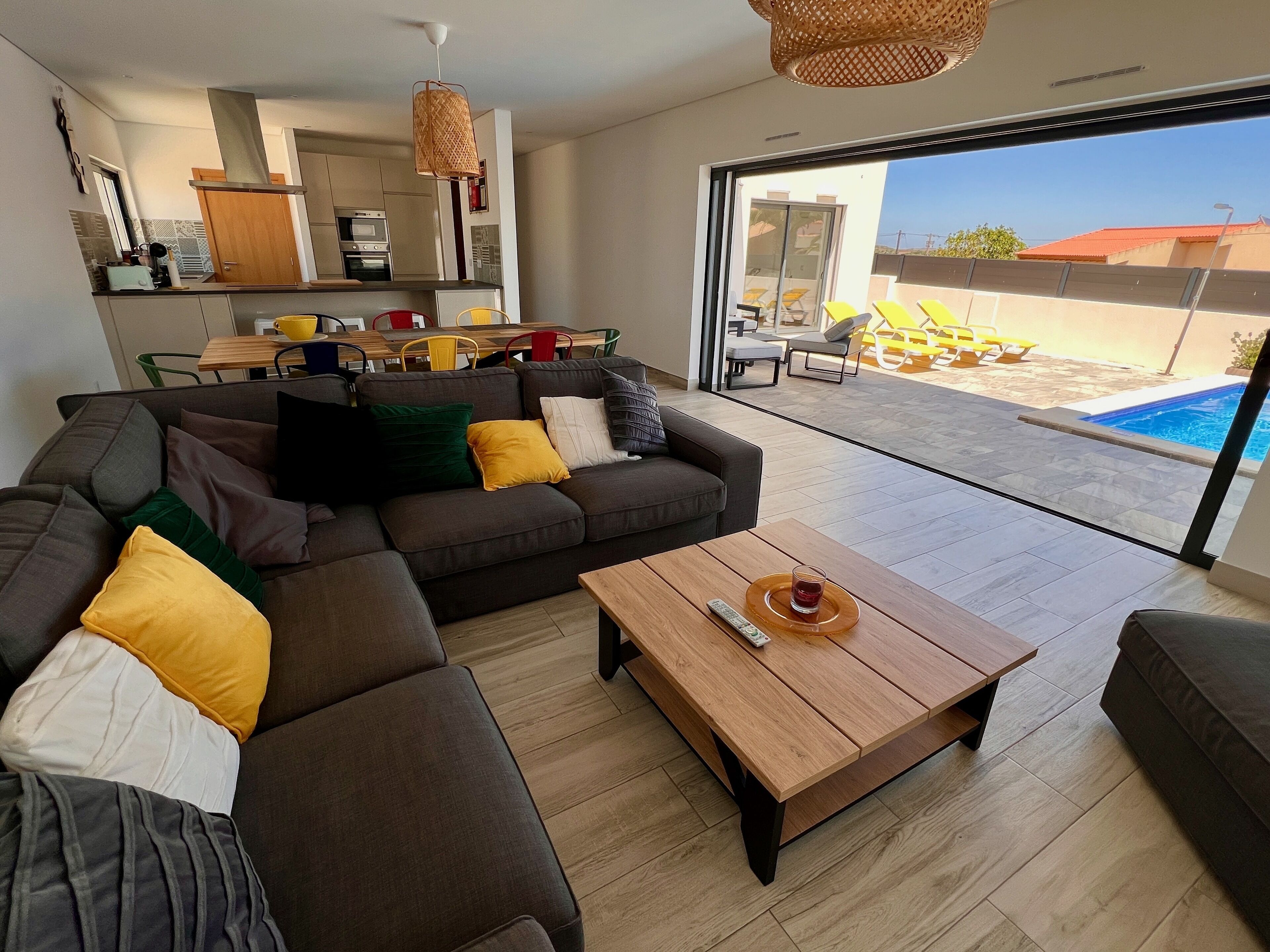 Télévision, chaîne hi-fi