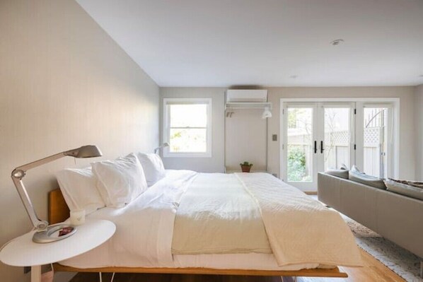 1 bedroom, desk, iron/ironing board, free WiFi - Top Area/Lux Suite/ Private Garden nr Fillmore & Union Sts.
(San Francisco)