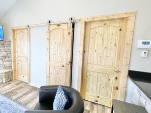 المنشأة من الداخل