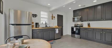 Ferienhaus, Mehrere Betten, Terrasse (309 Glenmoor Dr) | Eigene Küche | Wasserkocher mit Kaffee-/Teezubehör, Wasserkocher