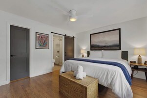 3 habitaciones, decoración personalizada y muebles diferentes 