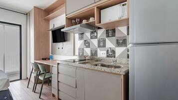 Standard Studio (632930) | Private kitchen | Microwave, stovetop, espresso maker, cookware/dishes/utensils