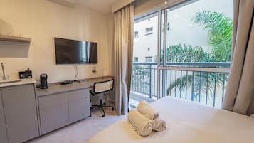 Classic Studio (AS 503 Studio 17VCF.2C - 510013) | Private kitchen | Microwave, stovetop, espresso maker, dining tables
