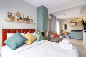Studio Deluxe (438025) | Trang bị nội thất với thiết kế riêng biệt, bàn 