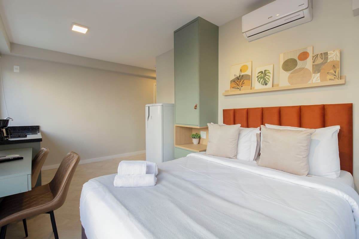 Standard Studio (619365) | Desk, free WiFi, bed sheets