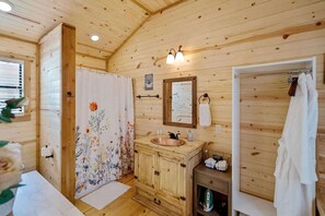 Cabin, 1 King Bed, Kitchen (411 E Main St #3) | Bathroom