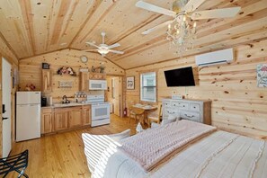 Cabin, 1 King Bed, Kitchen (411 E Main St #3)