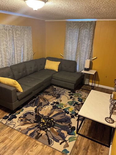 9 minutes to Saracen Casino! Cozy 3BR 1B Family Home with flat screen and wifi.