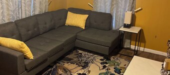 9 minutes to Saracen Casino! Cozy 3BR 1B Family Home with flat screen and wifi.