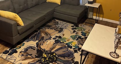 9 minutes to Saracen Casino! Cozy 3BR 1B Family Home with flat screen and wifi.