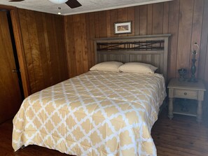 3 bedrooms, in-room safe, desk, iron/ironing board