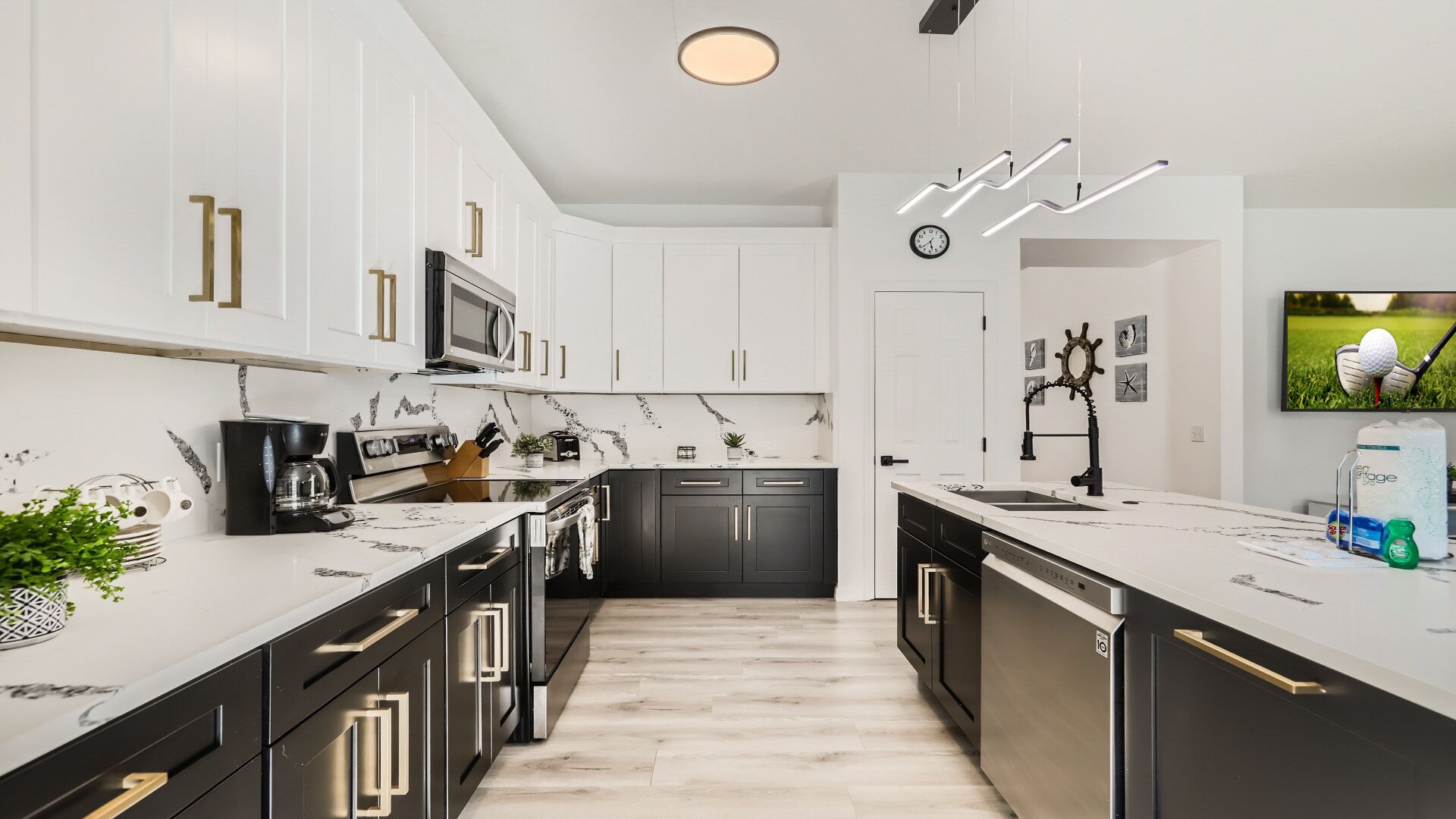 Modern Tranquil Villa| 4 bed/3 bath Private Pool Heaven| Close to ChampionsGate and The Parks!