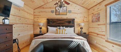 Cabin, 1 King Bed, Kitchen (411 E Main St #4) | 1 bedroom, individually decorated, individually furnished, bed sheets