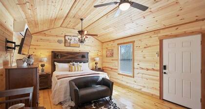 Gorgeous Cabin on Main-steps to Pacific War Museum