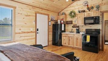 Cabin, 1 King Bed, Kitchen (411 E Main St #4) | Private kitchen | Coffee/tea maker, electric kettle