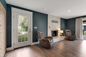 House, Multiple Beds, Patio, City View (326 W Burbank St) | View from room