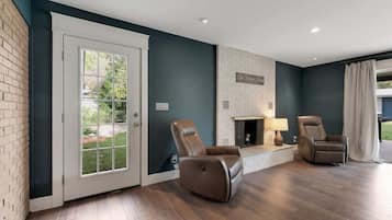 House, Multiple Beds, Patio, City View (326 W Burbank St) | Interior