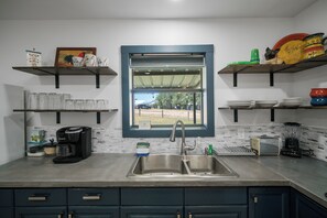 冰箱、微波炉、烤箱、炉灶