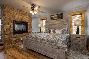 House, Multiple Beds, Hot Tub