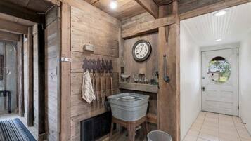 Cabin, Multiple Beds, Patio (3499 W US Hwy 290) | Bathroom | Towels