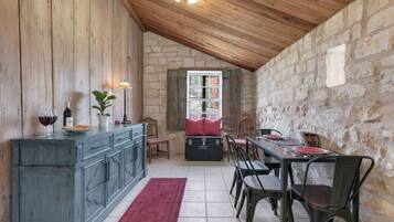 Cabin, Multiple Beds, Patio (3499 W US Hwy 290) | Dining