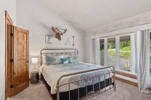 4 bedrooms, free WiFi, bed sheets, wheelchair access - Spacious & Chic! Ideal for Large Groups Near Resort with Private Hot Tub! (Steamboat Springs)