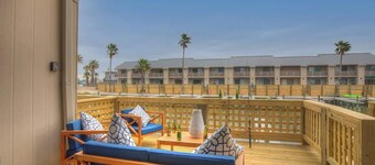 Fisherman Friend! - Coastal Condo - Views Await!