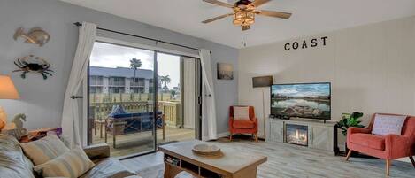 Apartment, Mehrere Betten, Poolzugang (2107 Bayhouse Dr) | Wohnbereich