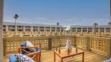 公寓式客房, 多张床, 使用泳池 (2107 Bayhouse Dr) | 露台