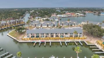 Condo, nhiều giường, có thể sử dụng hồ bơi (2107 Bayhouse Dr) | Quang cảnh mặt nước