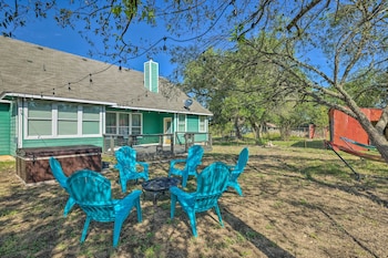 Gorgeous Luxury Home With Hot Tub Just 3 Miles to Dtwn!