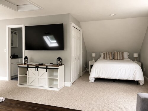 The Cape Cod Loft | Near Beaches & Canal