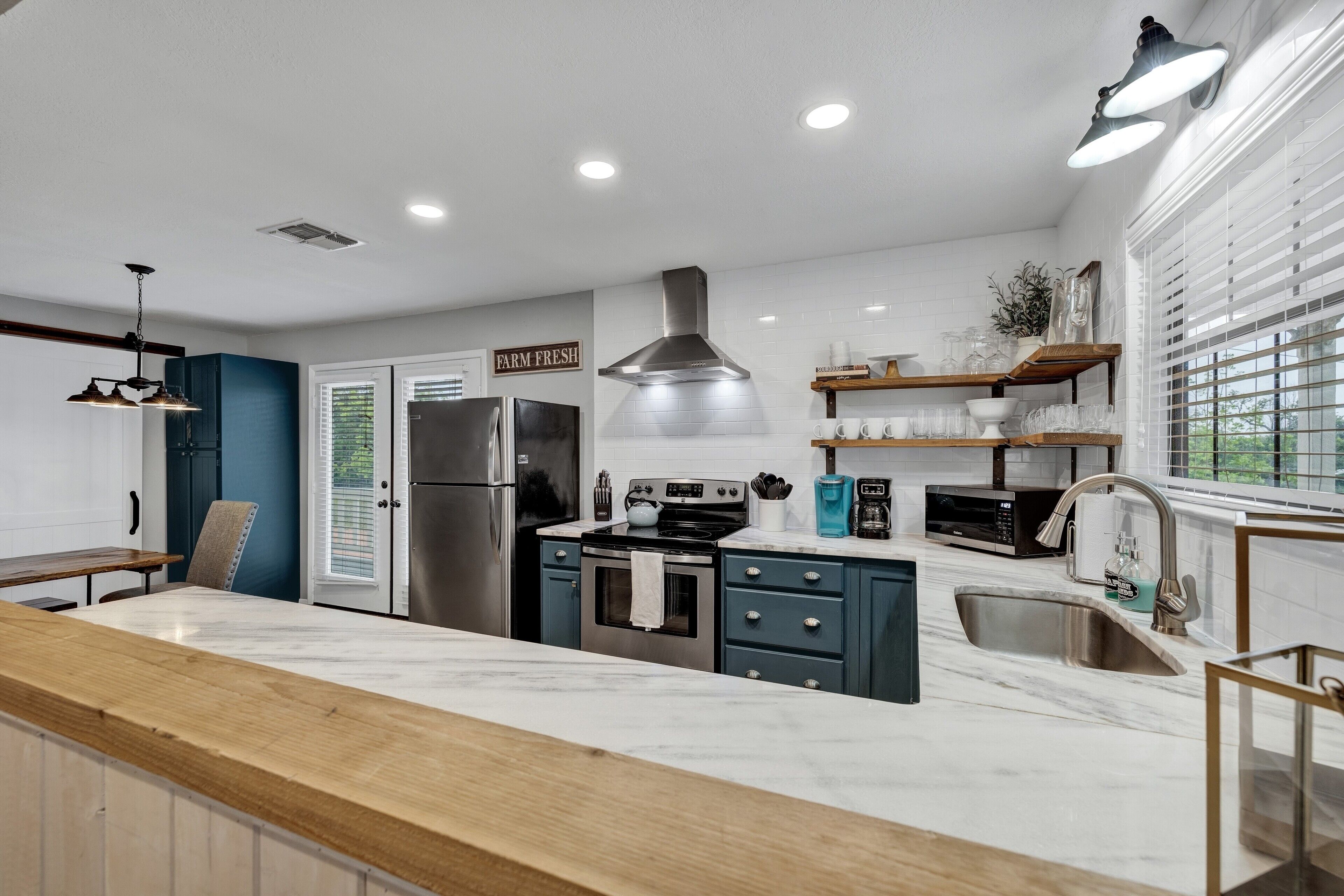 House, Multiple Beds, Patio | Private kitchen | Fridge, microwave, oven, stovetop