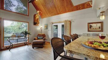 House, Multiple Beds, Hot Tub (324 Waterway Pass) | Dining