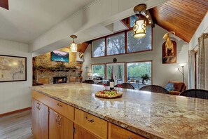 Ferienhaus, Mehrere Betten, Whirlpool (324 Waterway Pass) | Speisen