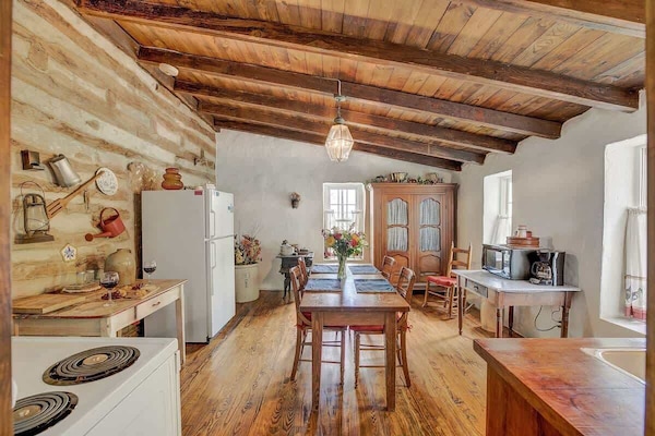 Cabaña, varias camas, patio (1120 Upper Live Oak) | Cocina privada | Cafetera y tetera