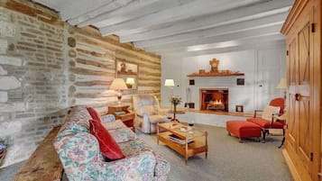 Ferienhütte, Mehrere Betten, Terrasse (1120 Upper Live Oak) | Wohnbereich | Kamin