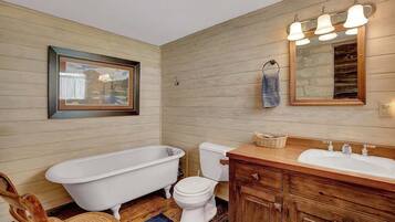 Cabin, Berbilang Katil, Patio (1120 Upper Live Oak) | Bilik Mandi | Tuala disediakan