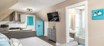 Serenity Studio · Adorable & Spacious Studio with Full Kitchen near HPU