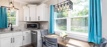 Quietude Place · Stylish 2 Bedroom House with Full Kitchen near HPU