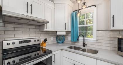 Quietude Place · Stylish 2 Bedroom House with Full Kitchen near HPU