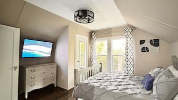 2 bedrooms, desk, iron/ironing board, travel crib