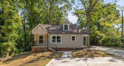 Tranquility Cottage · Private Peaceful Surroundings Near HPU and Everything!