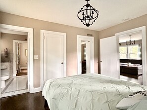 2 bedrooms, desk, iron/ironing board, travel crib