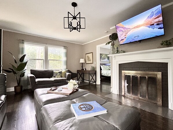 Fernseher, Kamin, Arbeitsbereiche