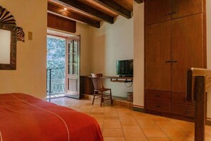 1 bedroom, in-room safe, desk, iron/ironing board