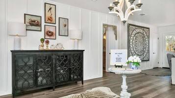 Casa, varias camas, hidromasaje (2933 N St Hwy 16) | Lobby