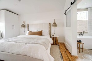 3 bedrooms, individually decorated, individually furnished, bed sheets