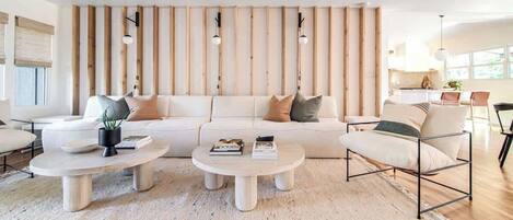 Casa, varias camas, acceso a la piscina, vistas a la ciudad (116 W Burbank) | Zona de estar