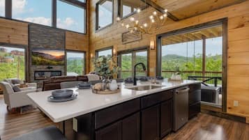 Cabin, Multiple Beds, Hot Tub | Private kitchen | Fridge, microwave, oven, stovetop